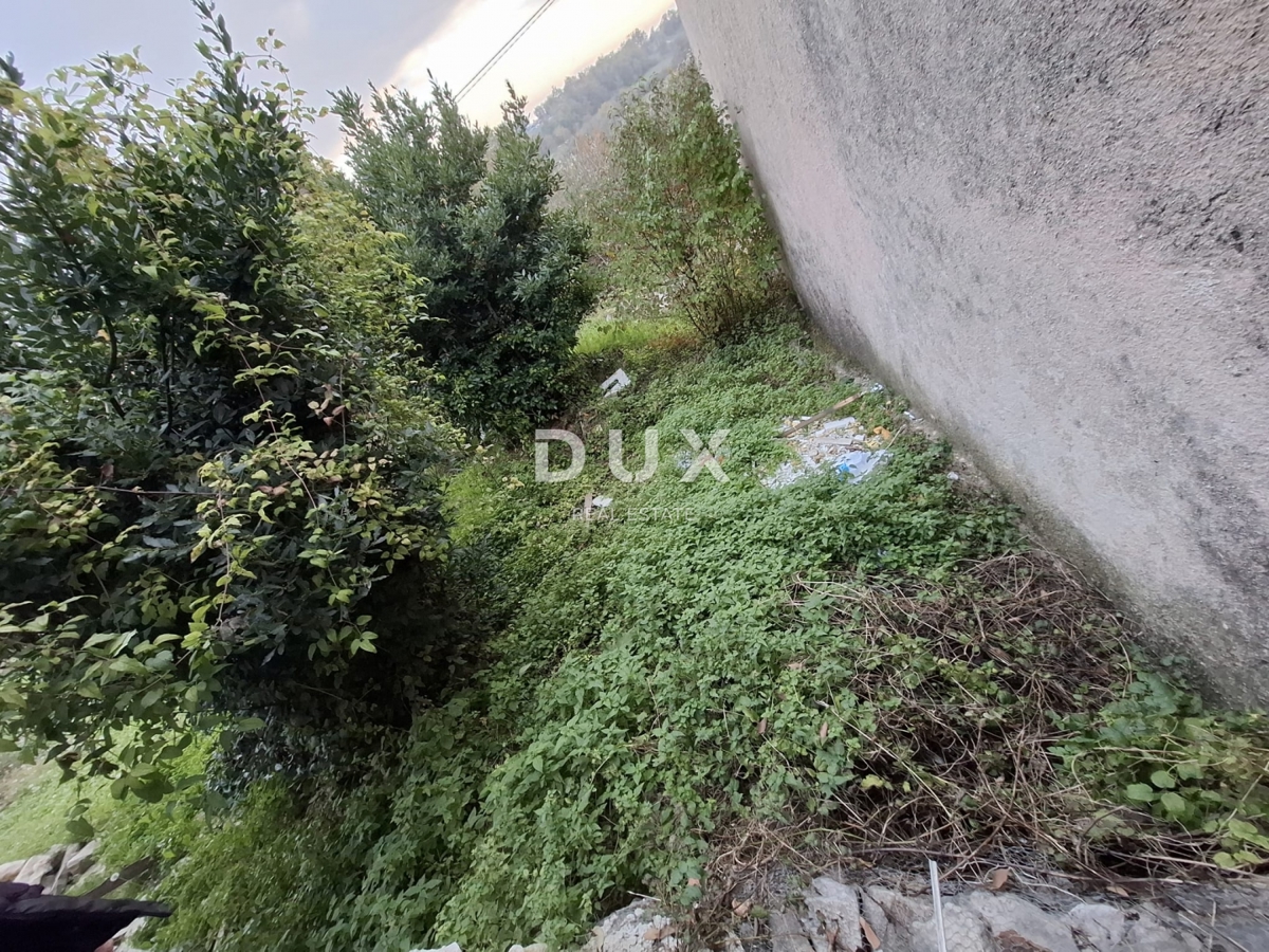 ISTRA, PAZIN - Samostojna kamnita hiša za delno prenovo