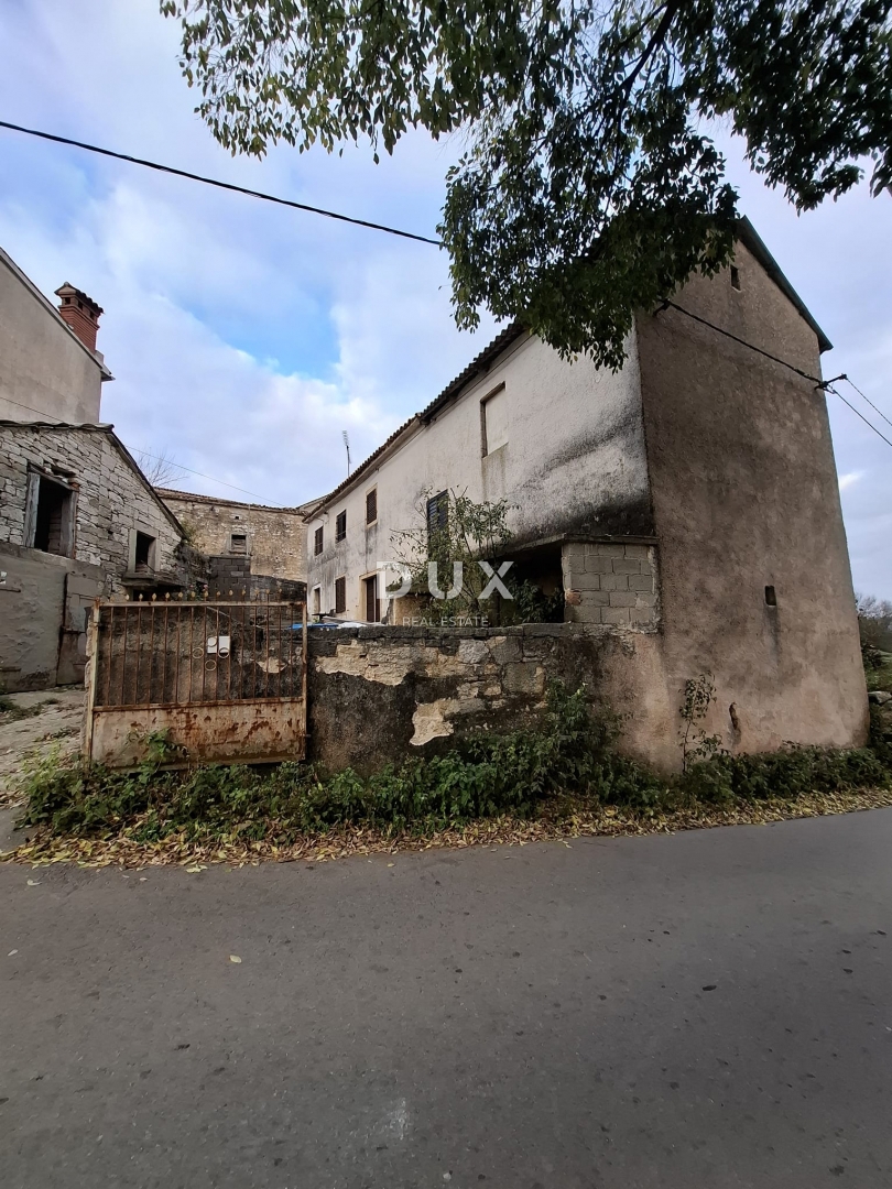 ISTRA, PAZIN - Samostojna kamnita hiša za delno prenovo