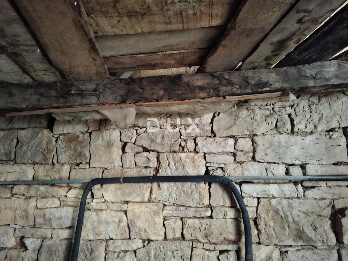 ISTRA, PAZIN - Samostojna kamnita hiša za delno prenovo