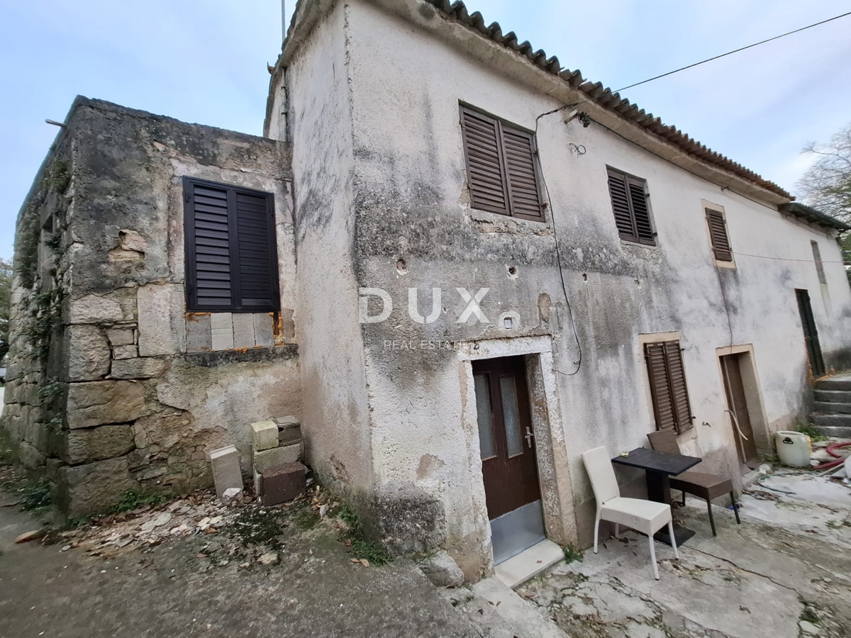 ISTRA, PAZIN - Samostojna kamnita hiša za delno prenovo