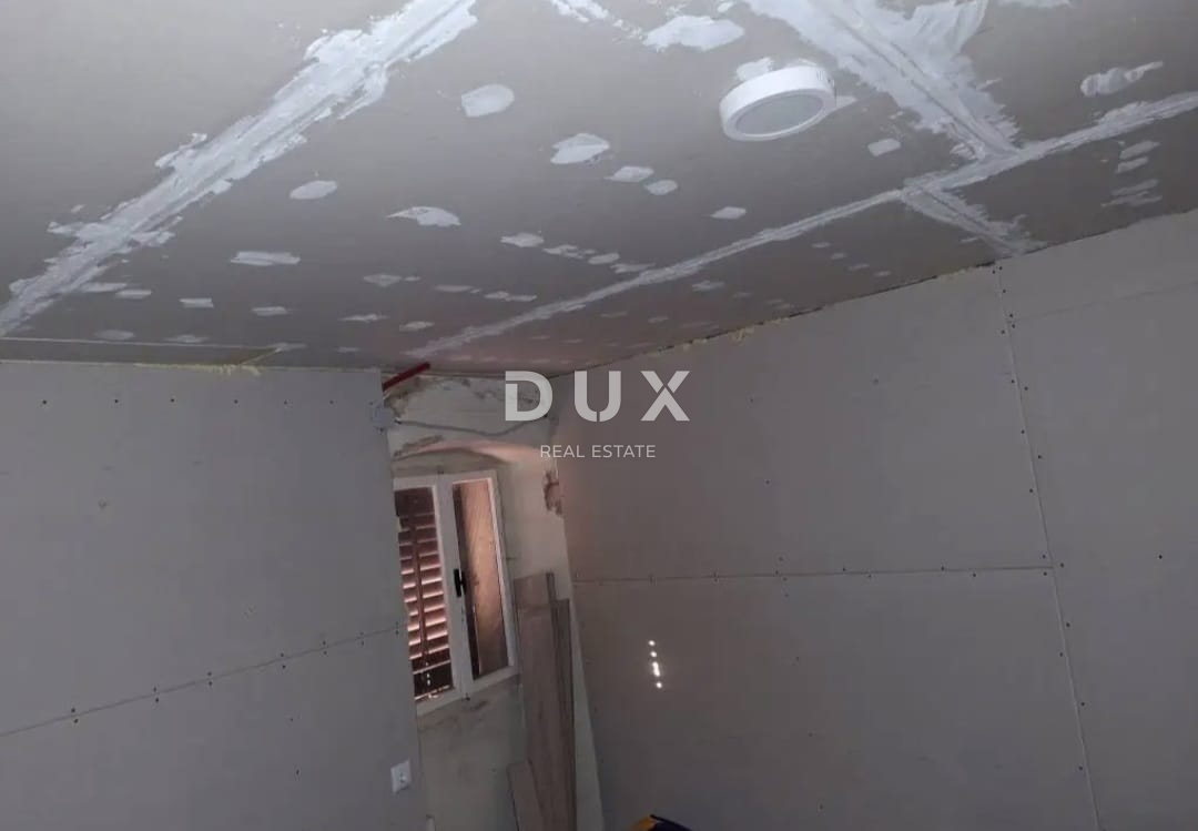 ISTRA, PAZIN - Samostojna kamnita hiša za delno prenovo