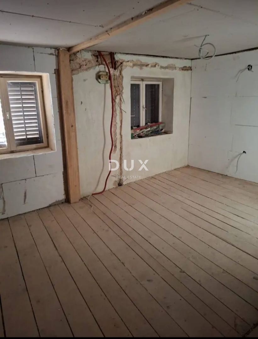 ISTRA, PAZIN - Samostojna kamnita hiša za delno prenovo