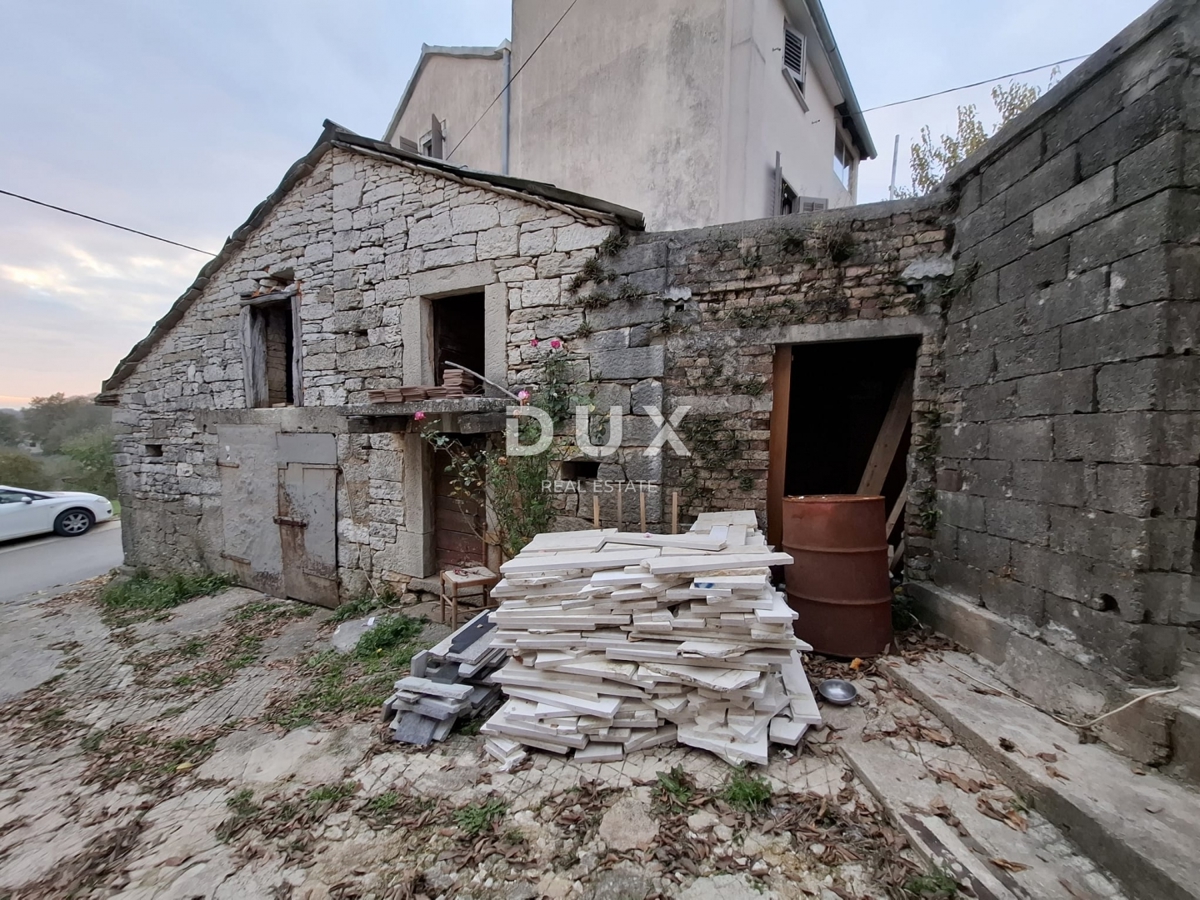 ISTRA, PAZIN - Samostojna kamnita hiša za delno prenovo