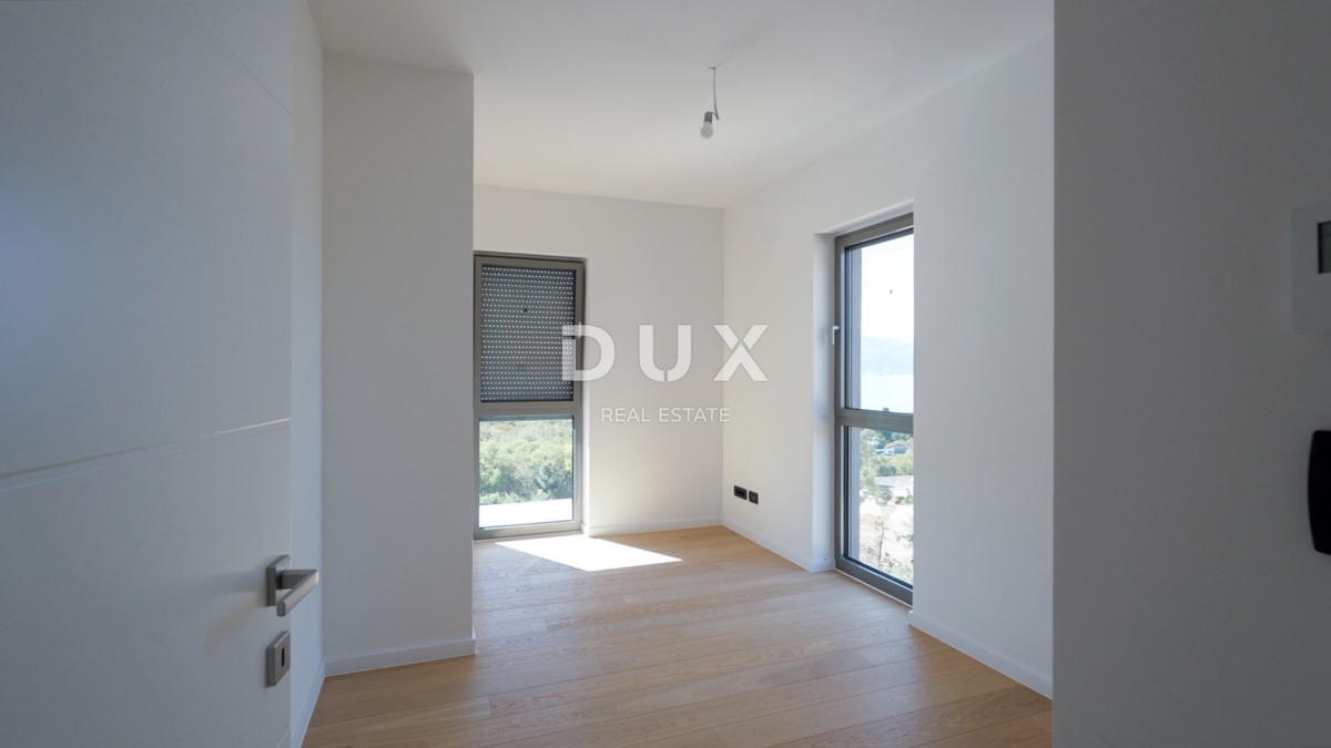 RIJEKA, KOSTRENA - ekskluzivno stanovanje z jacuzzijem - novogradnja s panoramskim pogledom na morje! PRILOŽNOST!