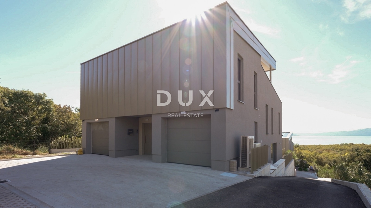 RIJEKA, KOSTRENA - ekskluzivno stanovanje z jacuzzijem - novogradnja s panoramskim pogledom na morje! PRILOŽNOST!