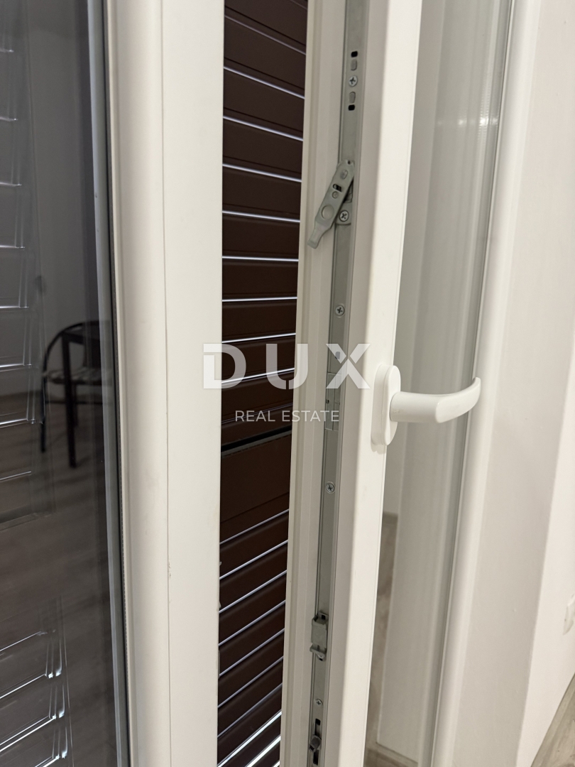 CRIKVENICA - PRILOŽNOST! 2-sobno stanovanje z zasebnim vrtom in pogledom na morje