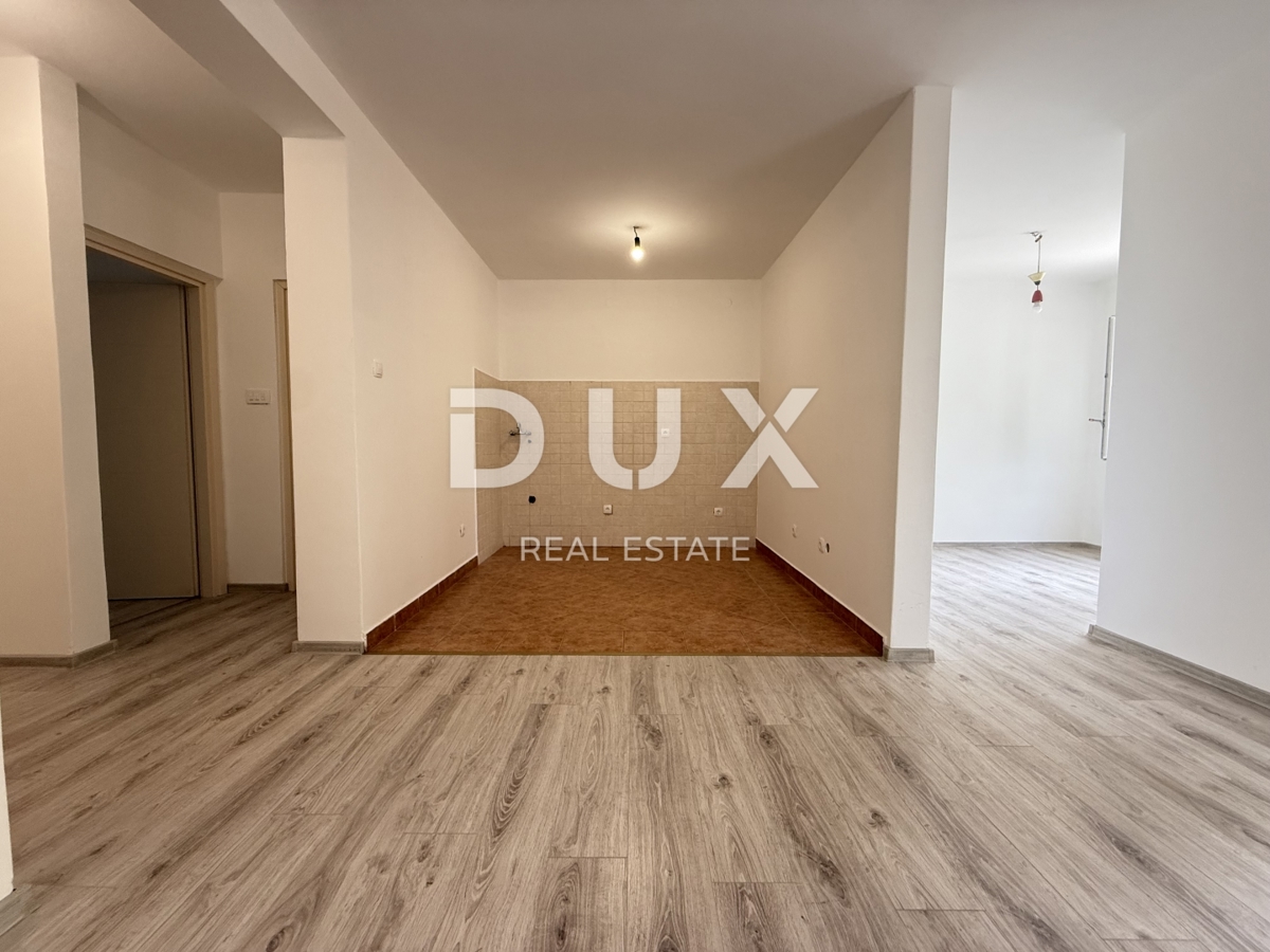 CRIKVENICA - PRILOŽNOST! 2-sobno stanovanje z zasebnim vrtom in pogledom na morje