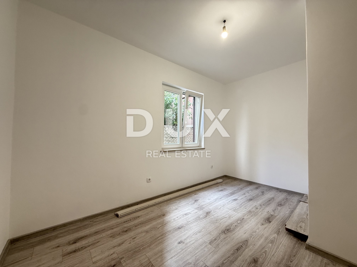 CRIKVENICA - PRILOŽNOST! 2-sobno stanovanje z zasebnim vrtom in pogledom na morje