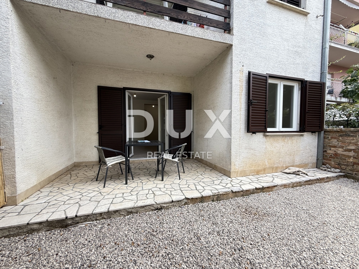 CRIKVENICA - PRILOŽNOST! 2-sobno stanovanje z zasebnim vrtom in pogledom na morje