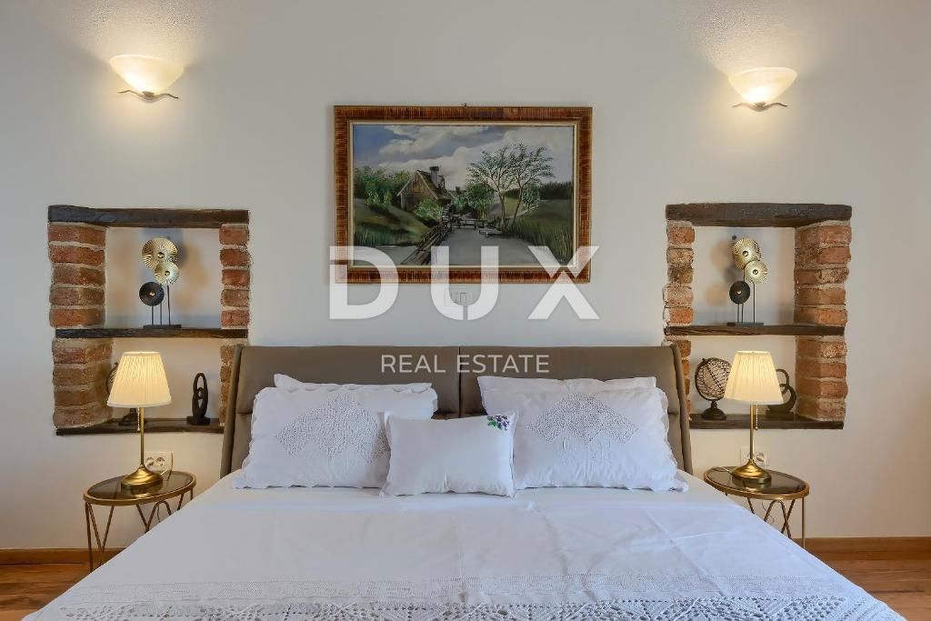 TINJAN - čudovita kamnita vila z bazenom