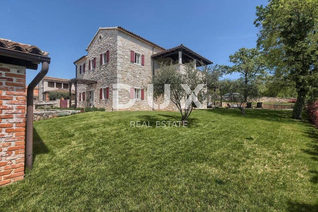 TINJAN - čudovita kamnita vila z bazenom