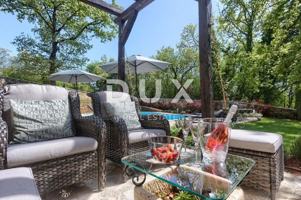 TINJAN - čudovita kamnita vila z bazenom