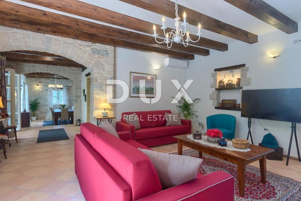 TINJAN - čudovita kamnita vila z bazenom