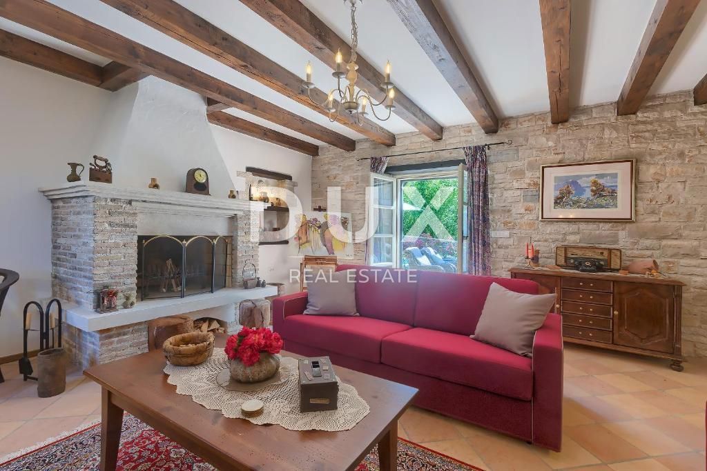 TINJAN - čudovita kamnita vila z bazenom