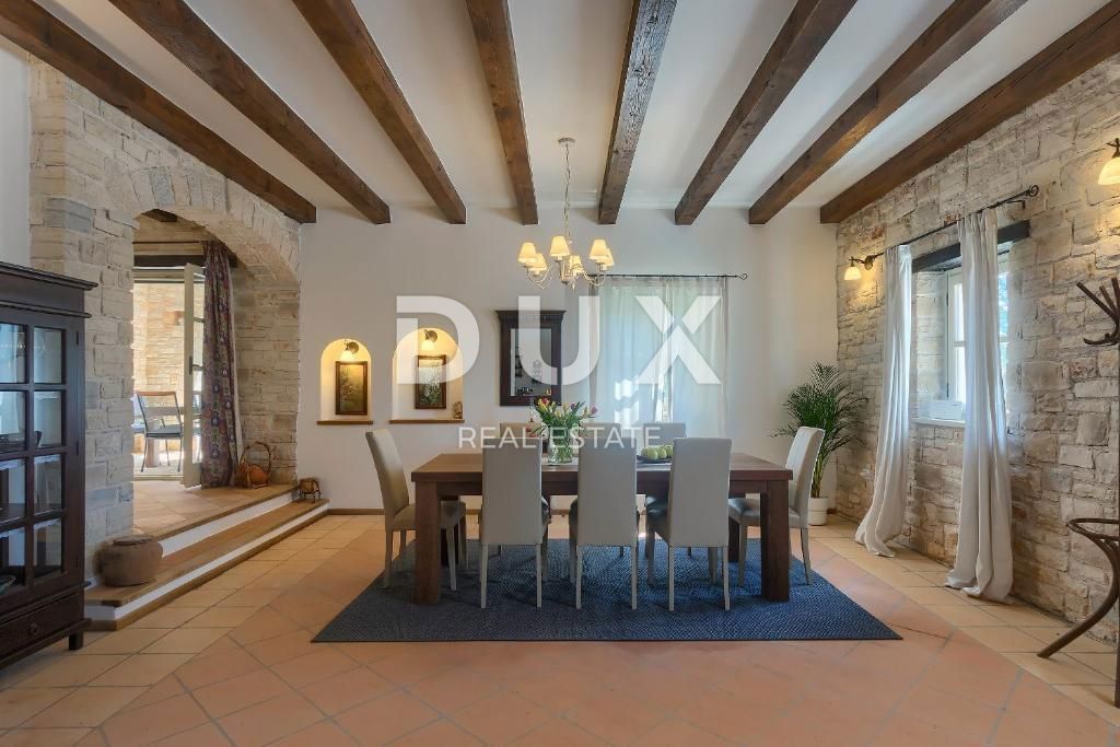 TINJAN - čudovita kamnita vila z bazenom