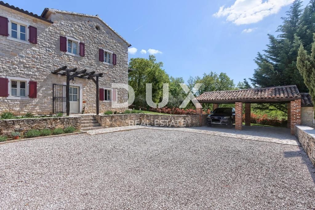 TINJAN - čudovita kamnita vila z bazenom