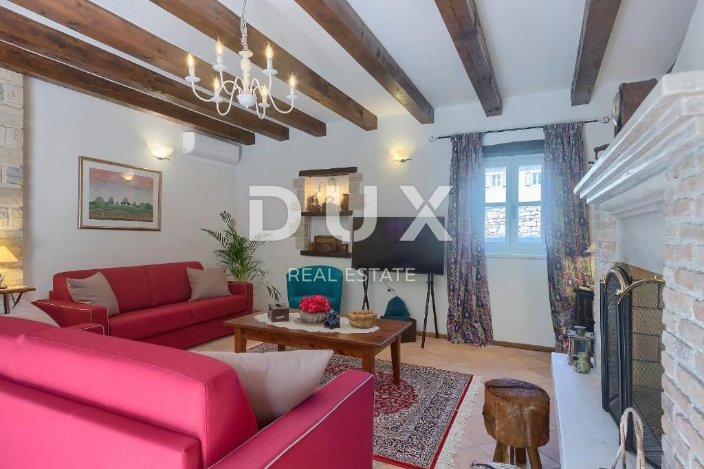 TINJAN - čudovita kamnita vila z bazenom