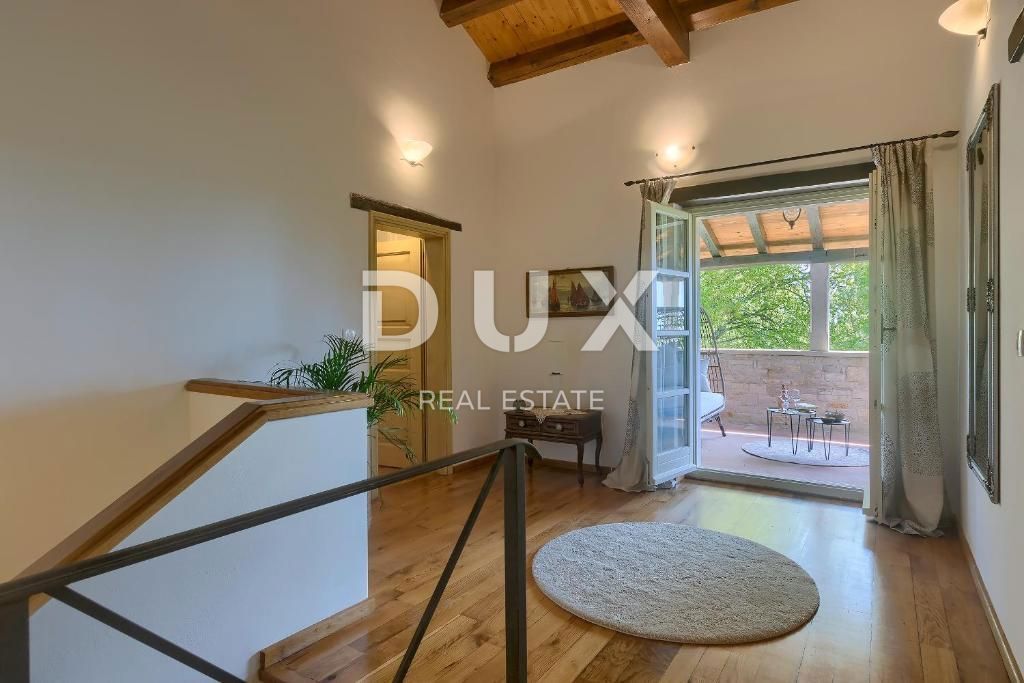 TINJAN - čudovita kamnita vila z bazenom