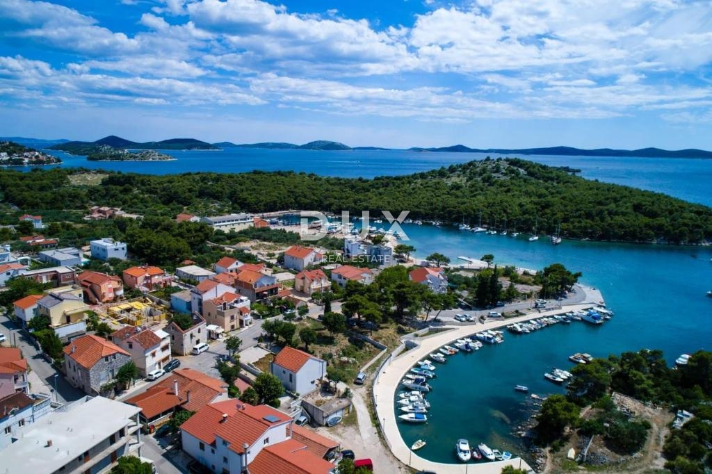 Zemljišče Tribunj, 903m2