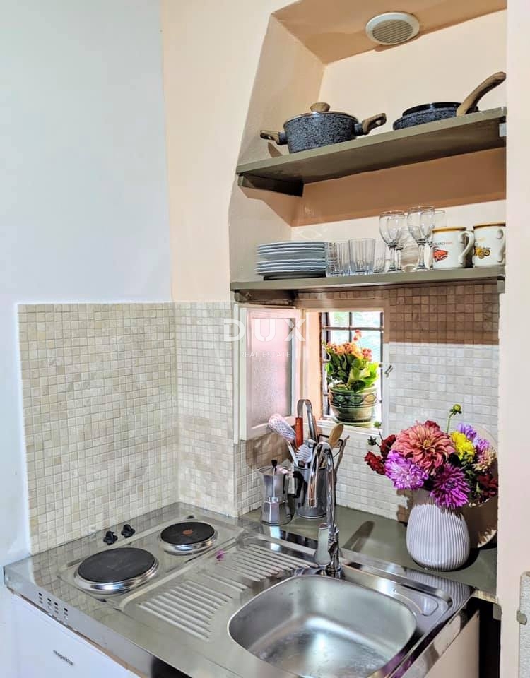 ISTRA, ROVINJ - Hiša z dvoriščem in dvema stanovanjskima enotama v starem mestnem jedru