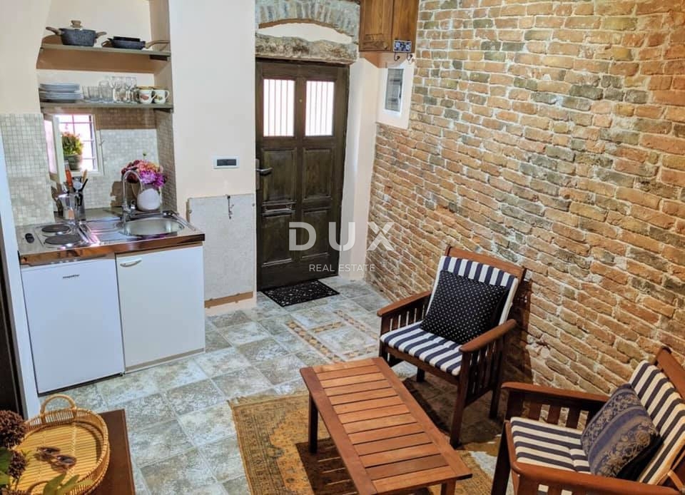 ISTRA, ROVINJ - Hiša z dvoriščem in dvema stanovanjskima enotama v starem mestnem jedru