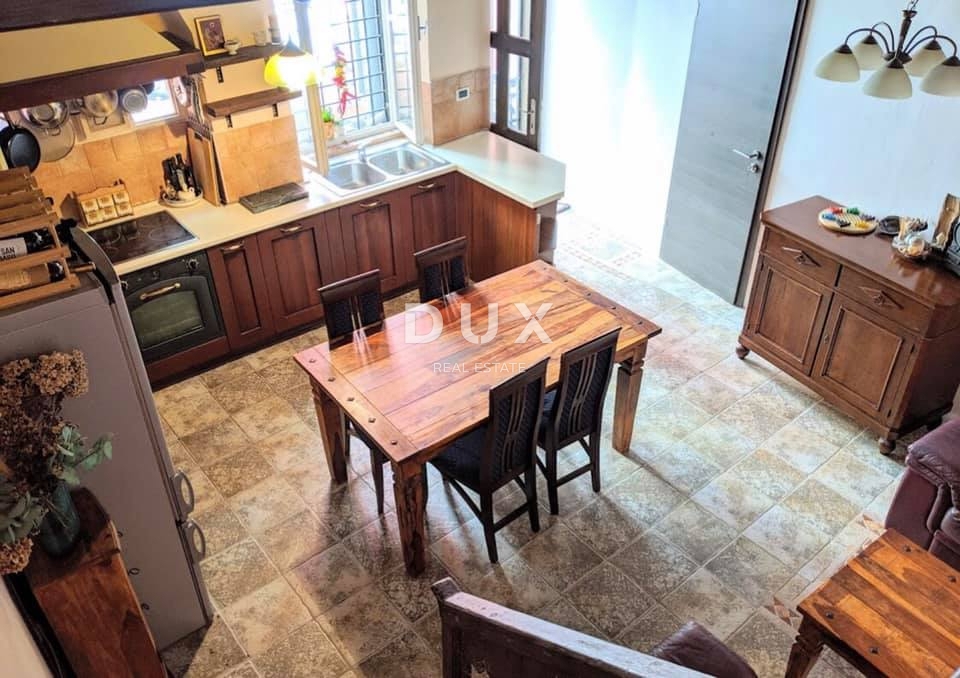 ISTRA, ROVINJ - Hiša z dvoriščem in dvema stanovanjskima enotama v starem mestnem jedru