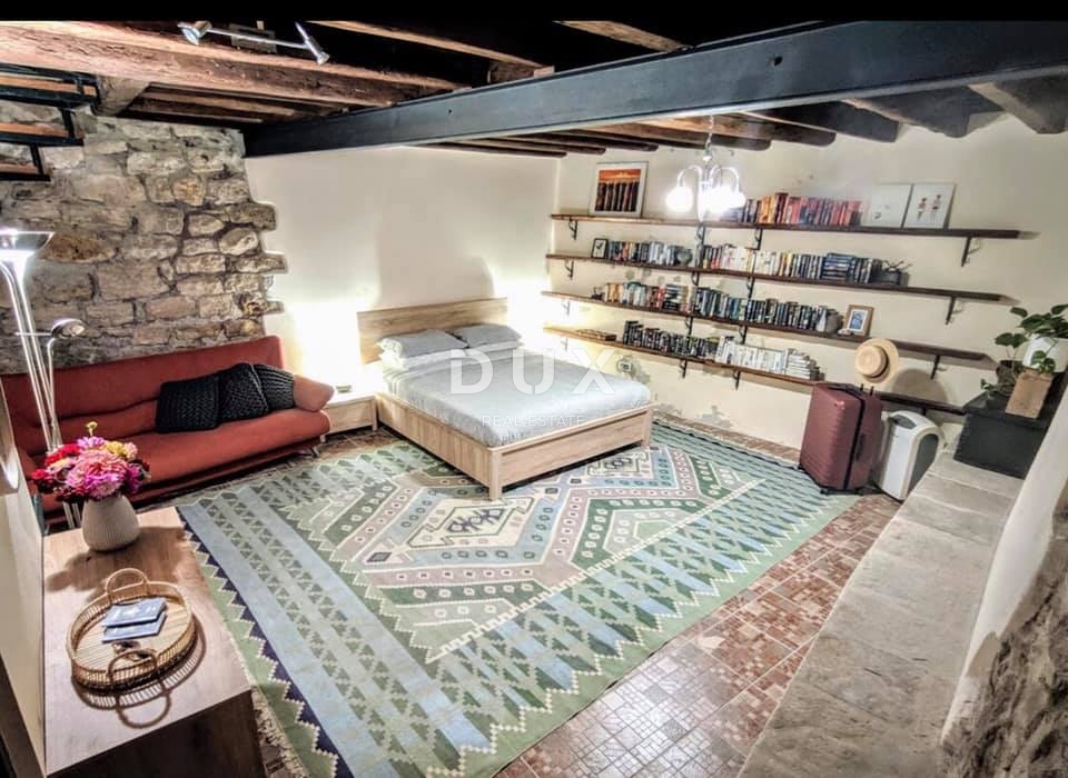 ISTRA, ROVINJ - Hiša z dvoriščem in dvema stanovanjskima enotama v starem mestnem jedru