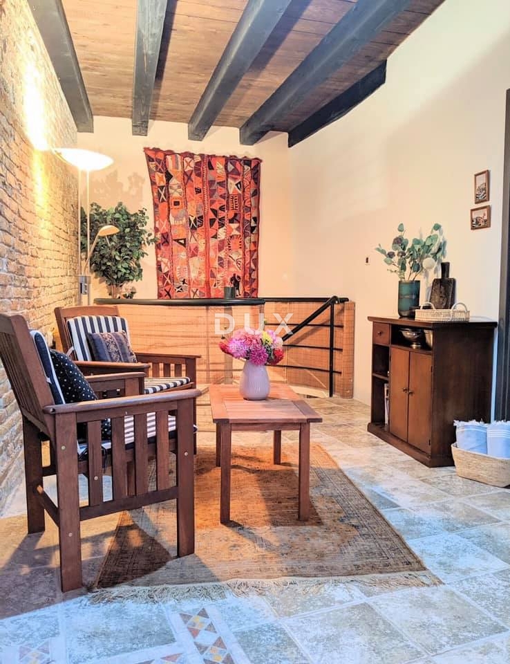 ISTRA, ROVINJ - Hiša z dvoriščem in dvema stanovanjskima enotama v starem mestnem jedru