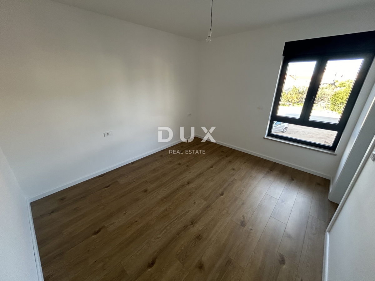 ŠIBENIK, TRIBUNJ – Prostorno trisobno stanovanje v novogradnji! PRILOŽNOST!