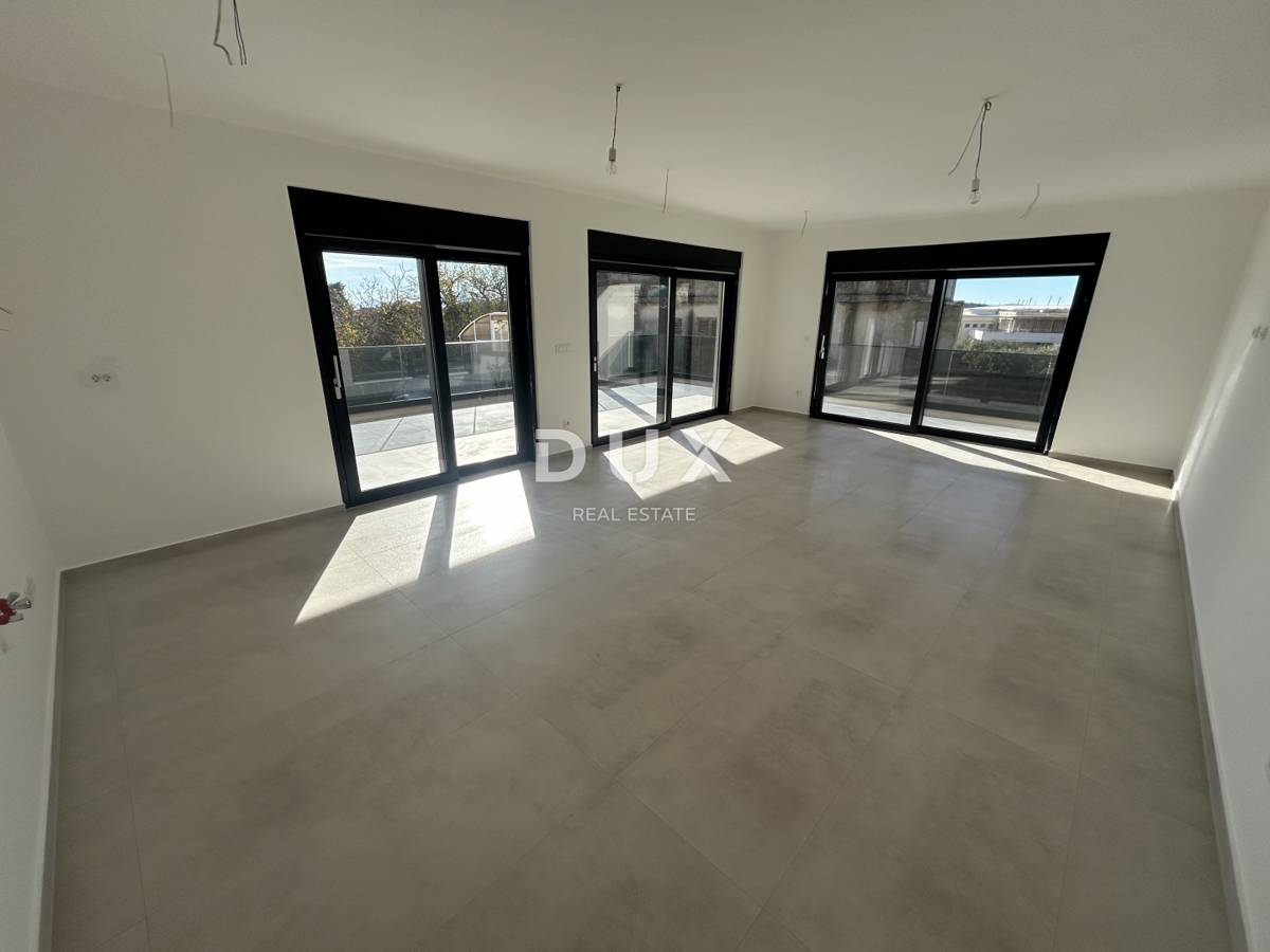 ŠIBENIK, TRIBUNJ – Prostorno trisobno stanovanje v novogradnji! PRILOŽNOST!