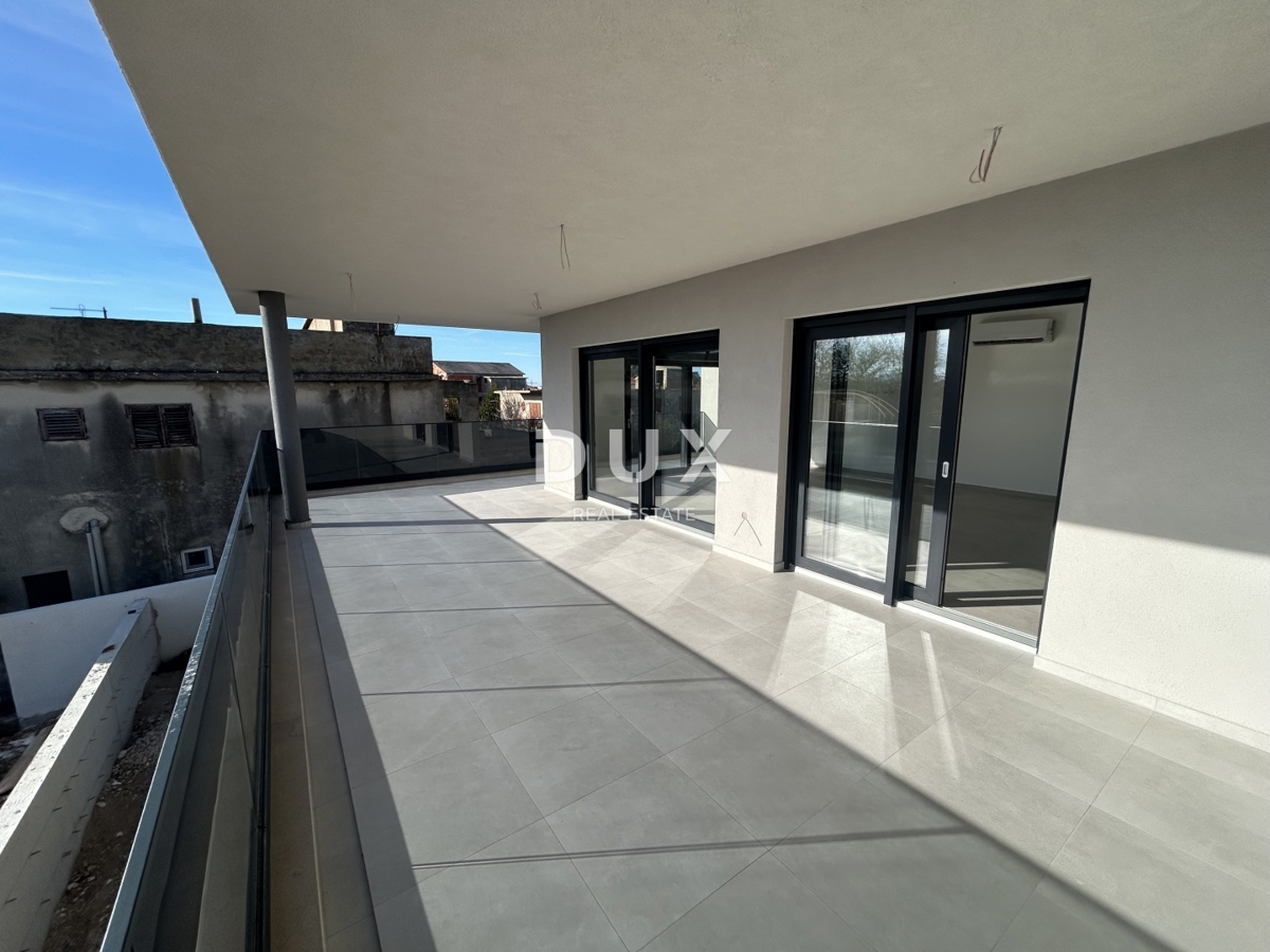 ŠIBENIK, TRIBUNJ – Prostorno trisobno stanovanje v novogradnji! PRILOŽNOST!