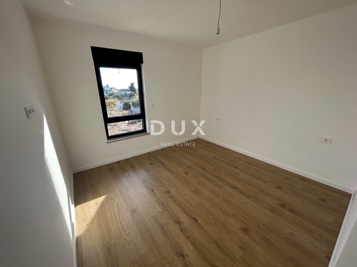 ŠIBENIK, TRIBUNJ – Prostorno trisobno stanovanje v novogradnji! PRILOŽNOST!