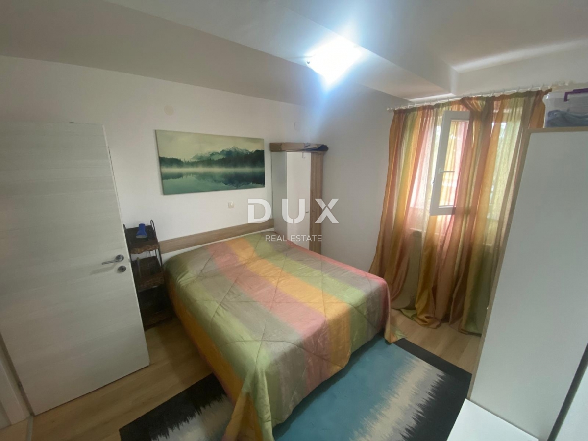 OPATIJA, VEPRINAC - stanovanje 2 spalnici + dnevna soba, 82 m2 v pritličju z bazenom in pogledom na morje + vrt! PRILOŽNOST!