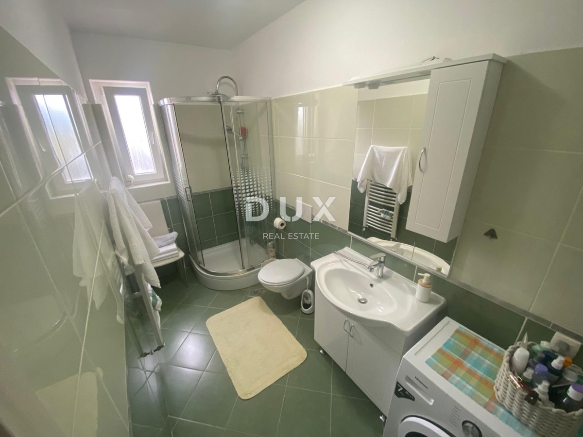 OPATIJA, VEPRINAC - stanovanje 2 spalnici + dnevna soba, 82 m2 v pritličju z bazenom in pogledom na morje + vrt! PRILOŽNOST!