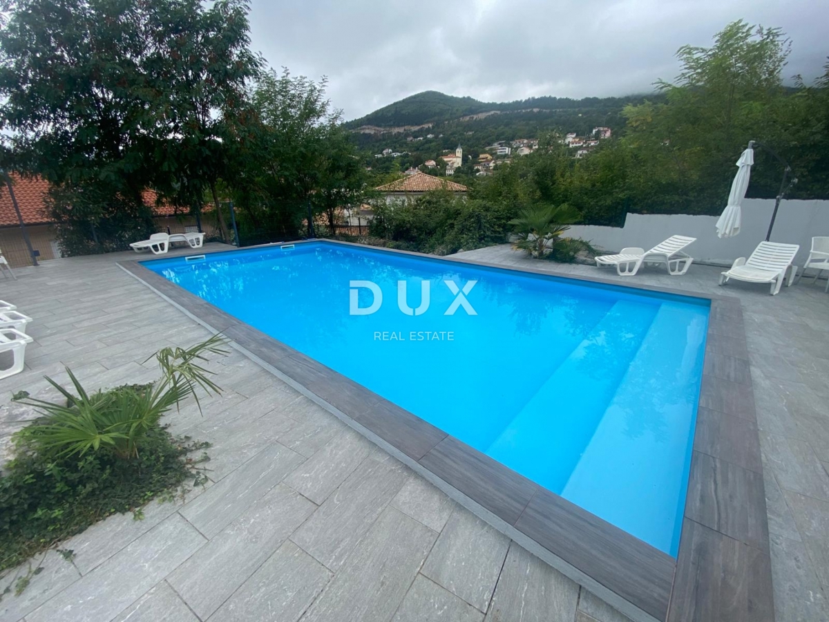 OPATIJA, VEPRINAC - stanovanje 2 spalnici + dnevna soba, 82 m2 v pritličju z bazenom in pogledom na morje + vrt! PRILOŽNOST!