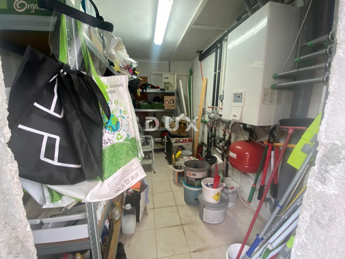 OPATIJA, VEPRINAC - stanovanje 2 spalnici + dnevna soba, 82 m2 v pritličju z bazenom in pogledom na morje + vrt! PRILOŽNOST!