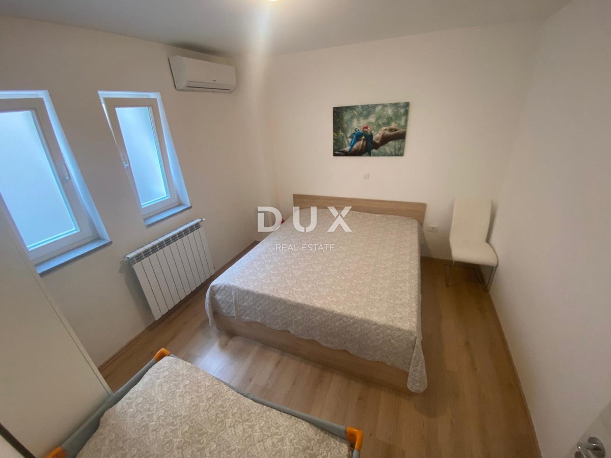 OPATIJA, VEPRINAC - stanovanje 2 spalnici + dnevna soba, 82 m2 v pritličju z bazenom in pogledom na morje + vrt! PRILOŽNOST!