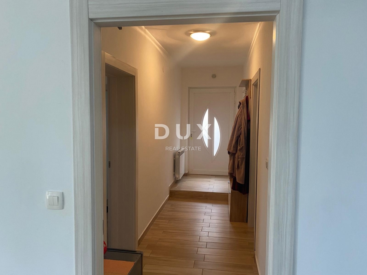 OPATIJA, VEPRINAC - stanovanje 2 spalnici + dnevna soba, 82 m2 v pritličju z bazenom in pogledom na morje + vrt! PRILOŽNOST!