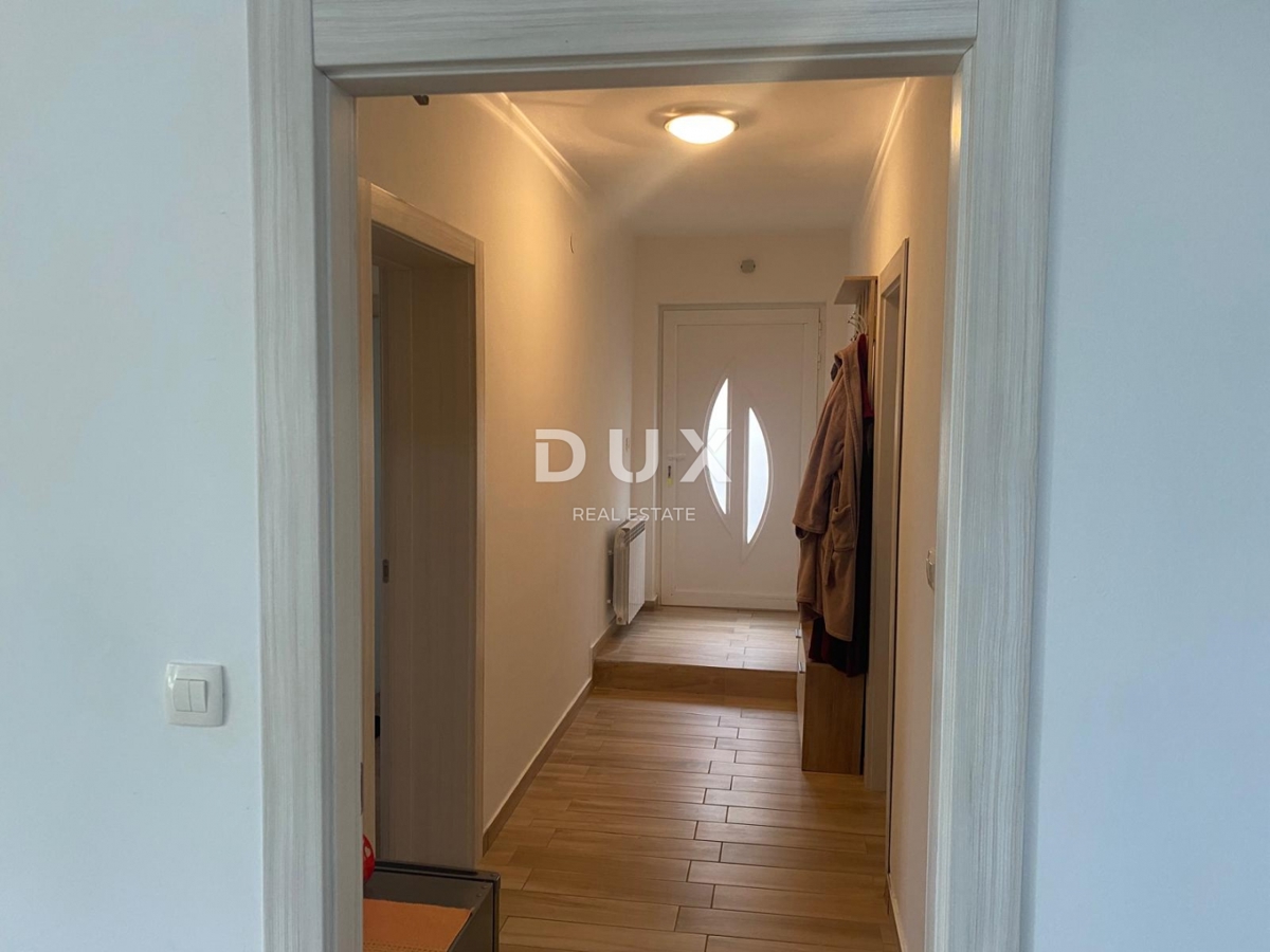 OPATIJA, VEPRINAC - stanovanje 2 spalnici + dnevna soba, 82 m2 v pritličju z bazenom in pogledom na morje + vrt! PRILOŽNOST!