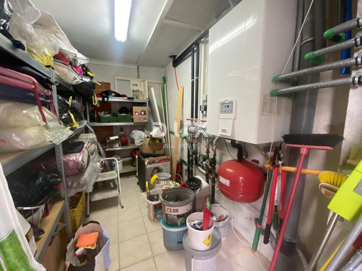 OPATIJA, VEPRINAC - stanovanje 2 spalnici + dnevna soba, 82 m2 v pritličju z bazenom in pogledom na morje + vrt! PRILOŽNOST!