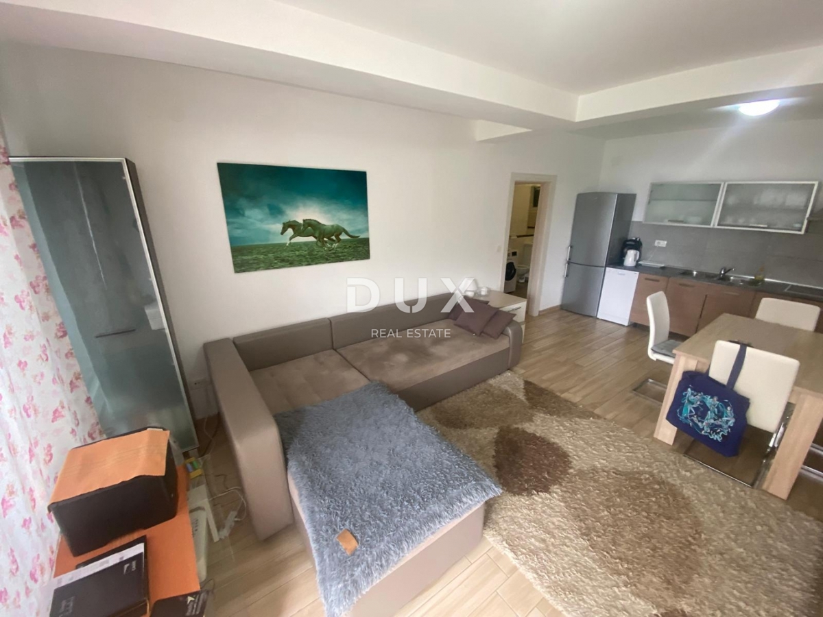 OPATIJA, VEPRINAC - stanovanje 2 spalnici + dnevna soba, 82 m2 v pritličju z bazenom in pogledom na morje + vrt! PRILOŽNOST!