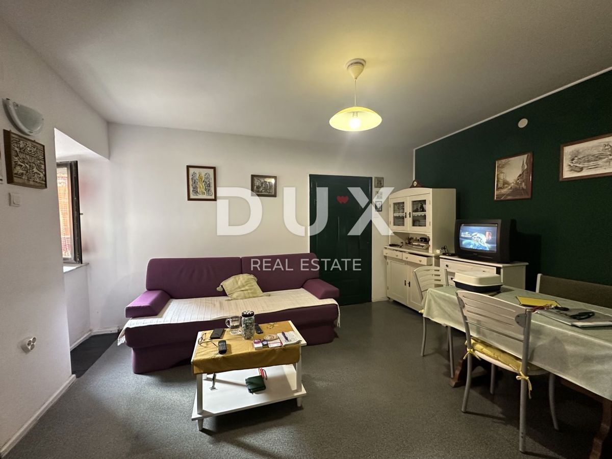 GORSKI KOTAR, FUŽINE - Hiša s pogledom na jezero