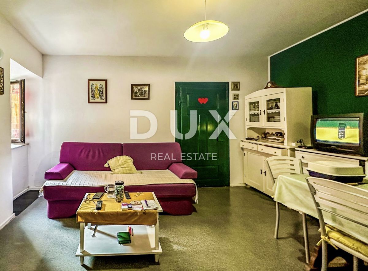 GORSKI KOTAR, FUŽINE - Hiša s pogledom na jezero