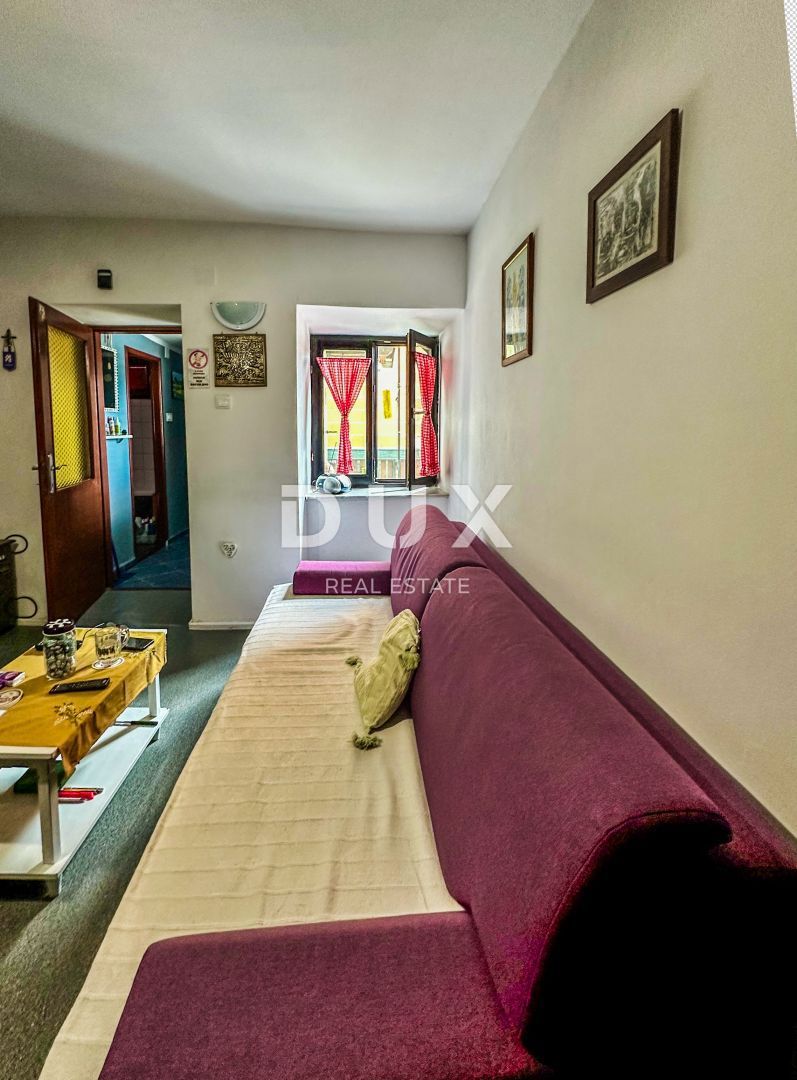 GORSKI KOTAR, FUŽINE - Hiša s pogledom na jezero