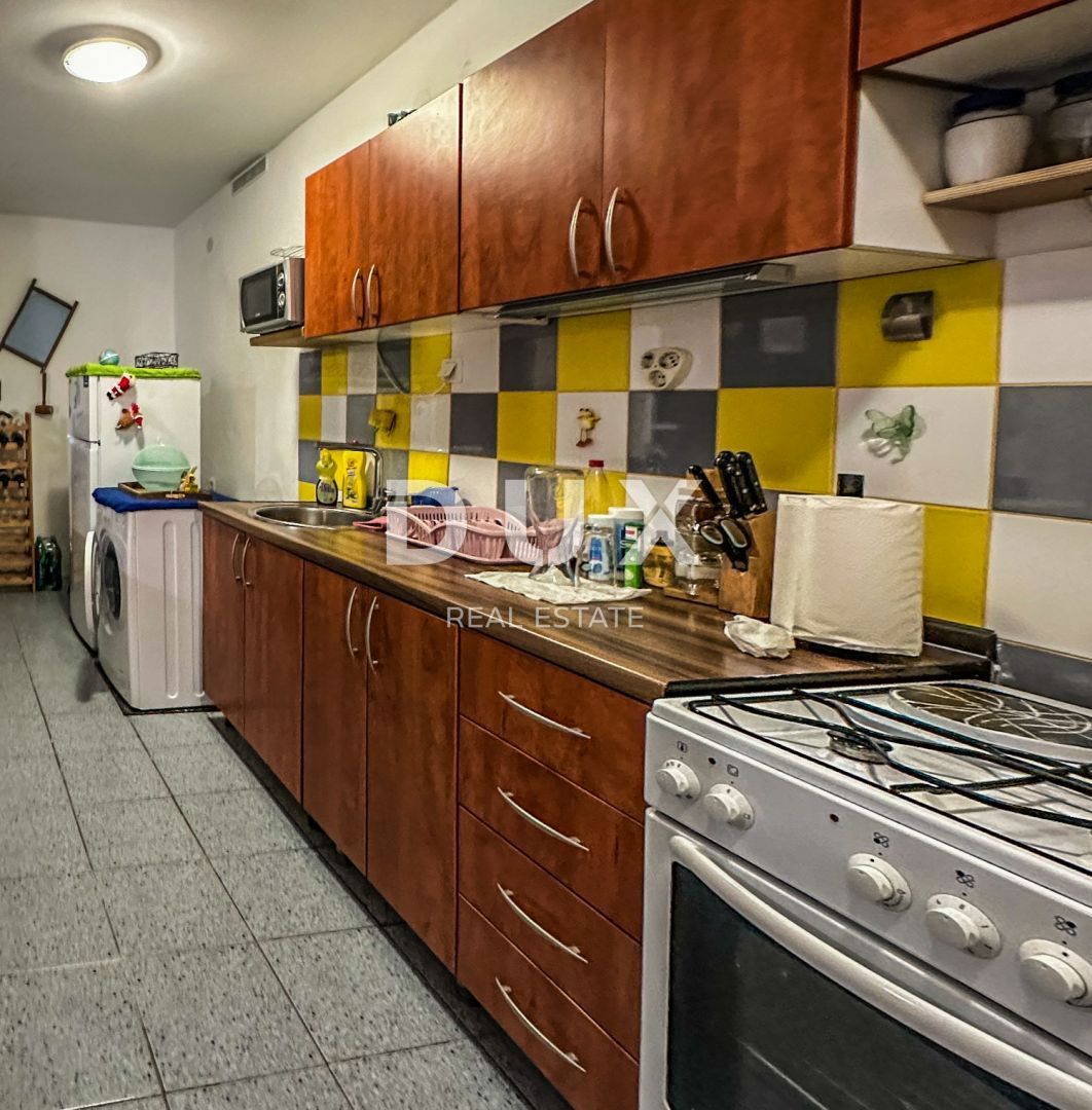 GORSKI KOTAR, FUŽINE - Hiša s pogledom na jezero