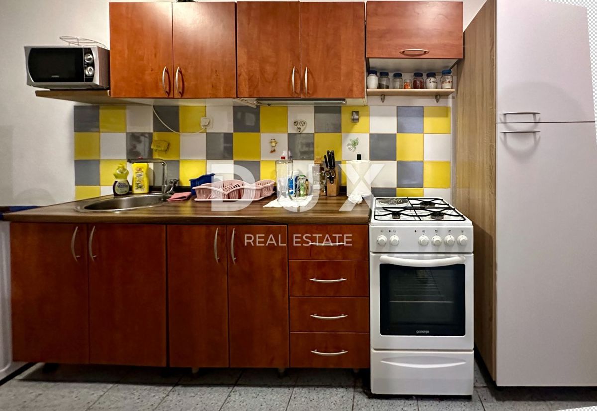 GORSKI KOTAR, FUŽINE - Hiša s pogledom na jezero