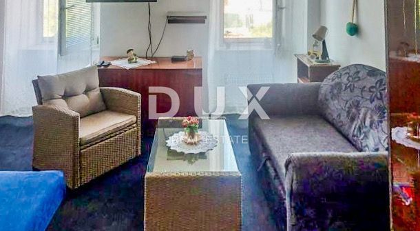 GORSKI KOTAR, FUŽINE - Hiša s pogledom na jezero