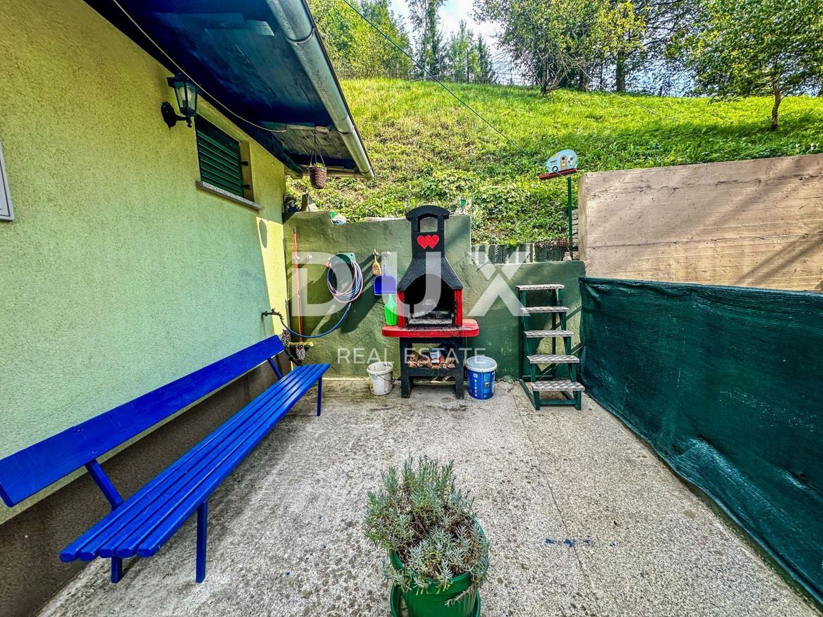 GORSKI KOTAR, FUŽINE - Hiša s pogledom na jezero