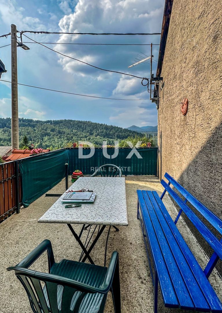 GORSKI KOTAR, FUŽINE - Hiša s pogledom na jezero