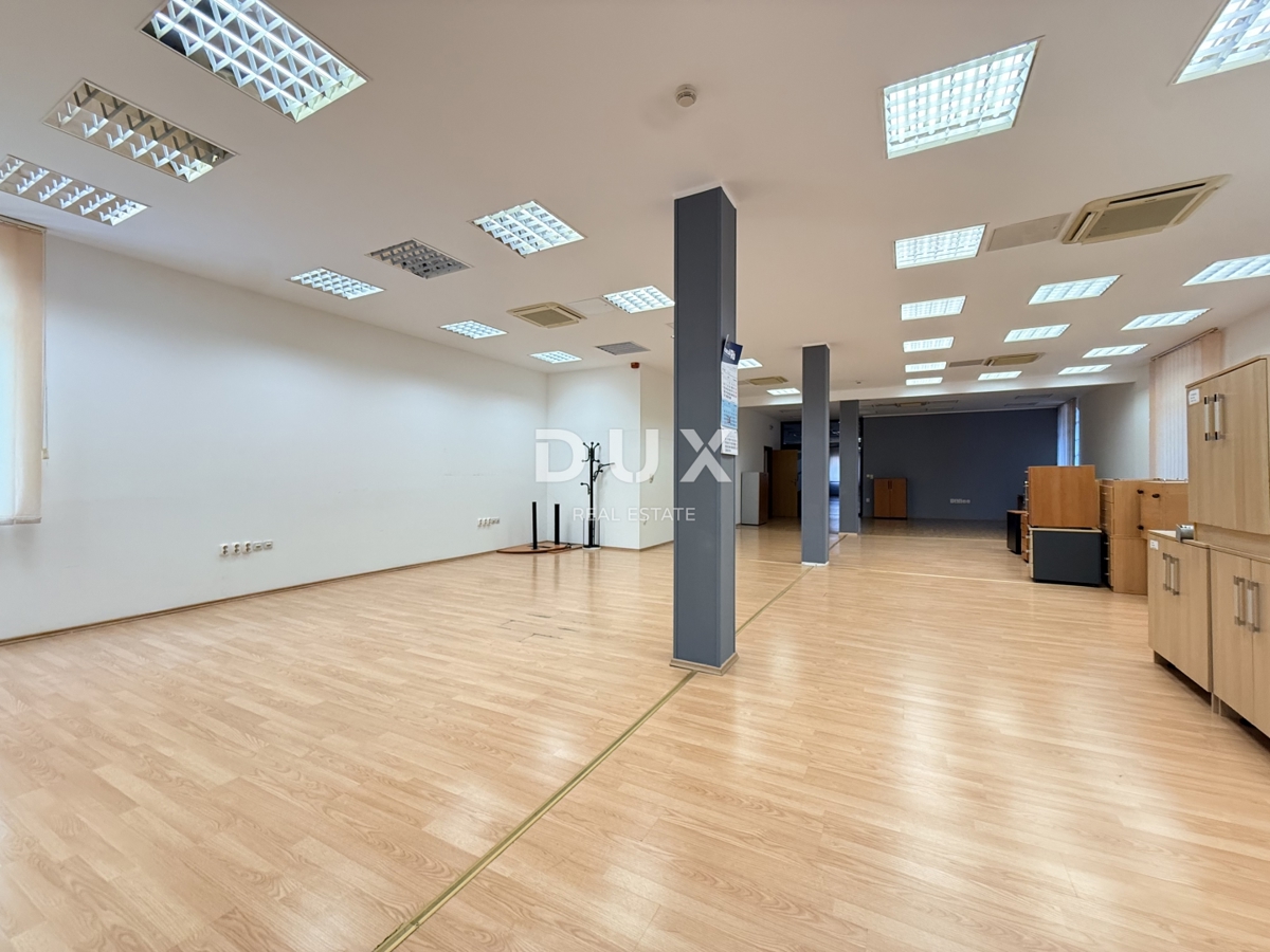 RIJEKA, ŠIRŠE CENTER - pisarniški prostor v poslovni stavbi